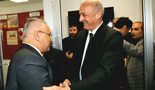 Başkan yardımcısı Özçilingir, muhtarlarla bayramlaştı