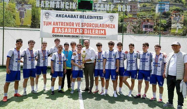 Gençler sahada buluştu! Liseler arası futbol turnuvası tamamladı