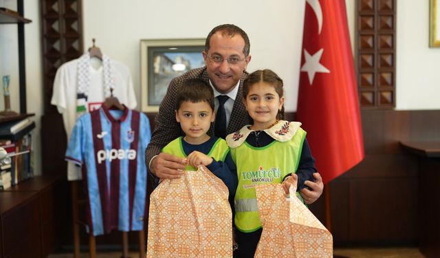Minik öğrencilerden Başkan Ekim’e anlamlı ziyaret