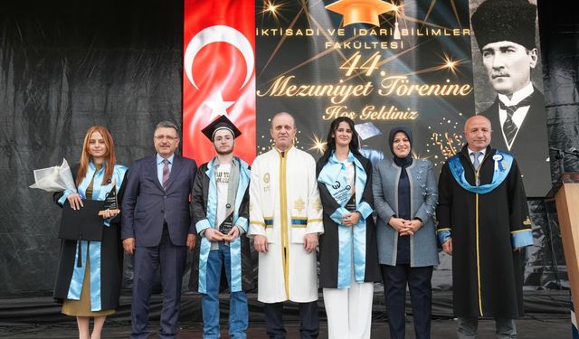 Başkan Genç, mezuniyet töreninde öğrencilere seslendi: "2053 ve 2017 vizyonuna..."