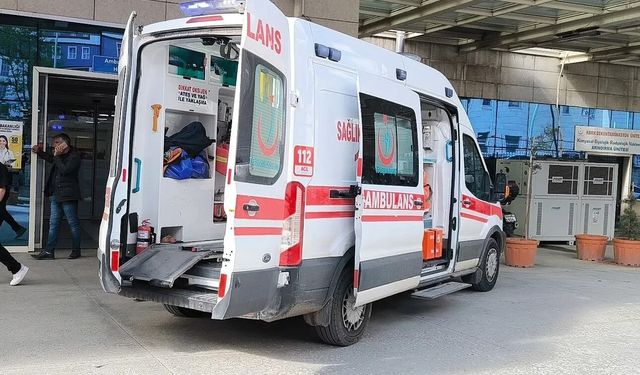 Devrilen traktörün altında kalan sürücü hayatını kaybetti