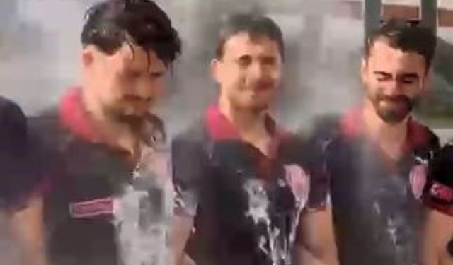 İtfaiyecilik bölümünde mezun olan öğrencilere tazyikli suyla veda