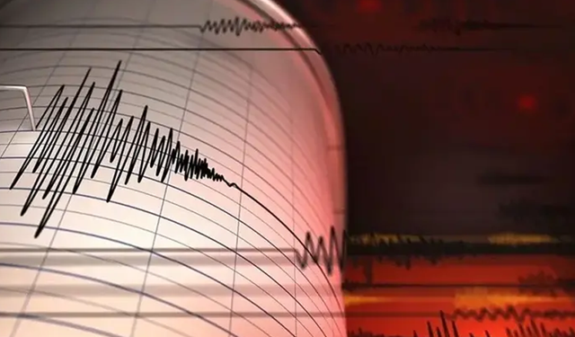 Akdeniz'de peş peşe korkutan depremler: Önce 4,7 ardından 5,3