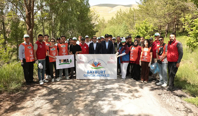 Bayburt’ta ‘Orman Benim’ etkinliğiyle çevre temizliği yapıldı