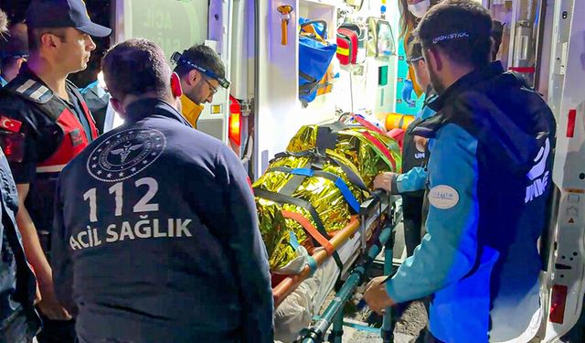 Paraşütüyle dere yatağına düşen vatandaş 5 saatlik çalışmayla kurtarıldı