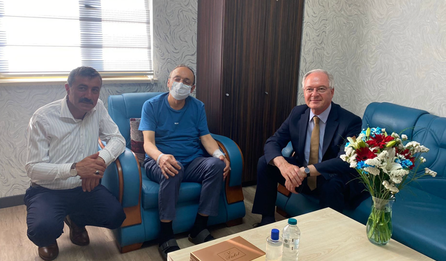 Trabzon'da Başkan Çelenk'ten sevindiren haber geldi! Karın ağrısı ile gitti, ameliyat oldu...