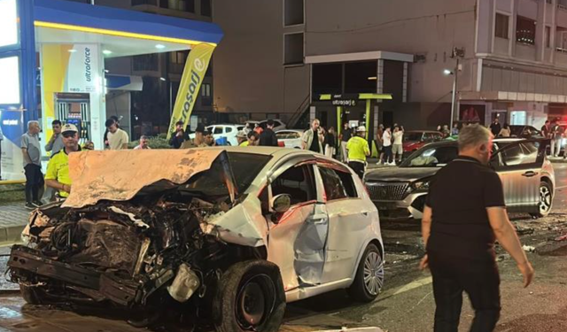 Kontrolden çıkan otomobil karşı şeride geçti: 5 yaralı