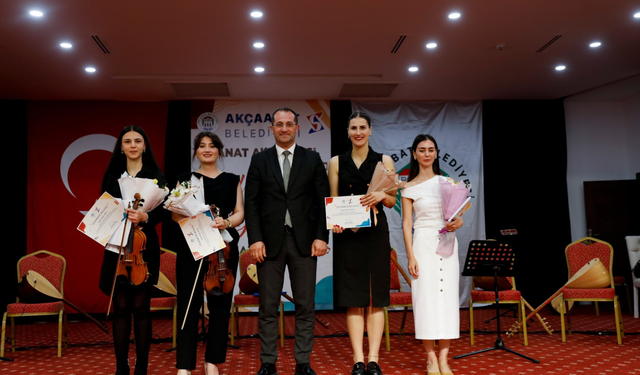 Akçaabat Belediyesi Sanat Akademisi 300 sanatçıyı mezun etti