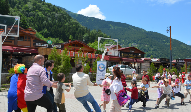 KTÜ Hayal Kulübü üyeleri Uzungöl'de ilkokul öğrencileriyle buluştu
