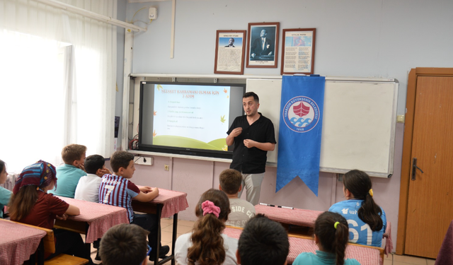 Büyükşehir’in ‘akran nezaketi’ eğitimleri sürüyor