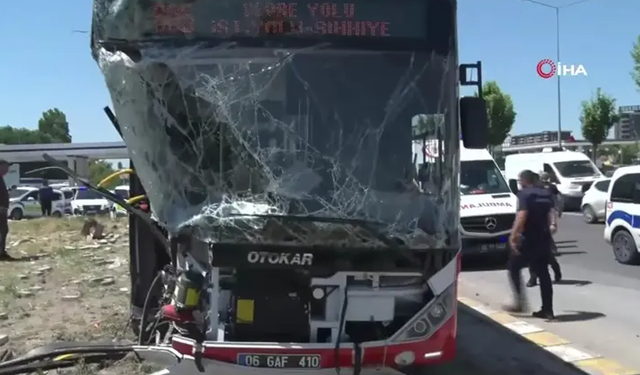 Ankara'da belediye otobüsü kaza yaptı: Ölü ve yaralılar var