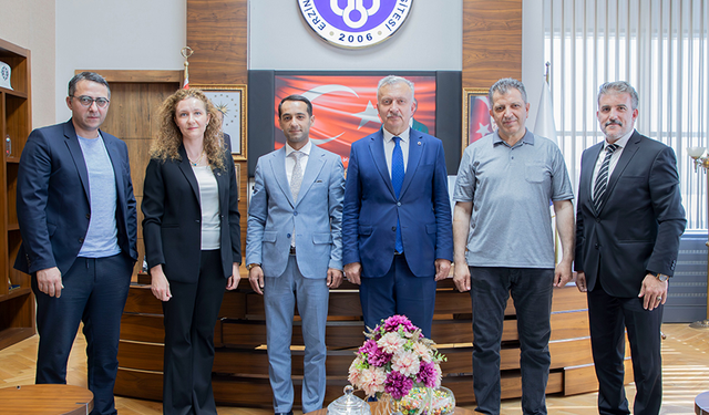 Kıtalararası turizm yönetimi kongresi ekibi Rektör Prof. Dr. Akın Levent’e Ziyaret