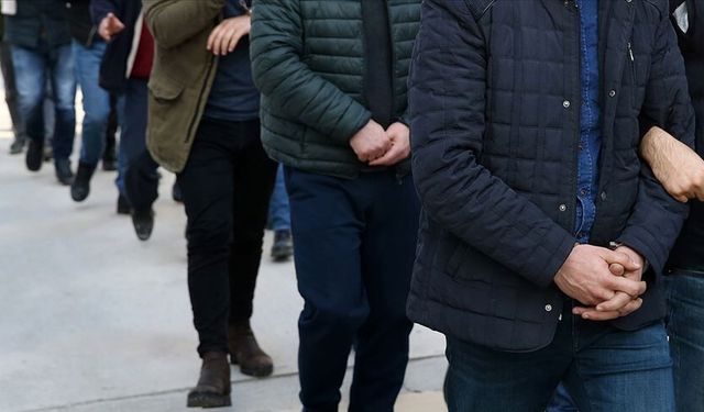 İstanbul merkezli 6 ilde ilaç stoklayıp yurtdışına satan eczacılara operasyon: 19 gözaltı
