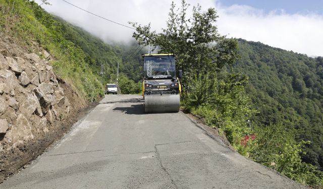 Akçaabat’ta kuru beton yol bakım çalışmaları sürüyor