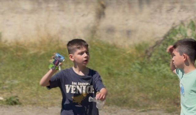 Trabzon’da miniklerden örnek davranış! Sahili temizlediler