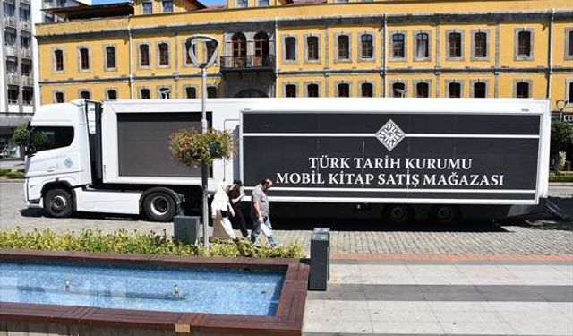 Türk Tarih Kurumunun "mobil kitap satış mağazası" Trabzon'a geldi