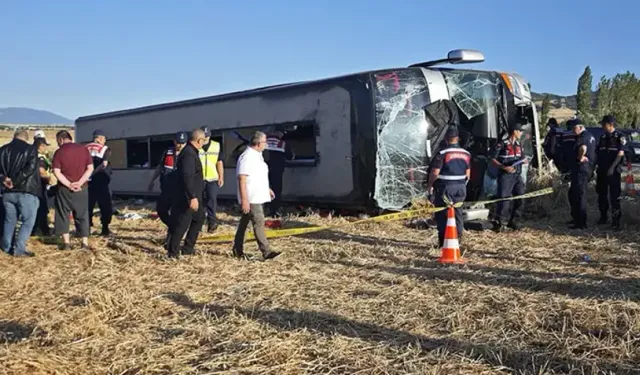 Amasya'da yolcu otobüsü devrildi: 2'si ağır 46 yaralı