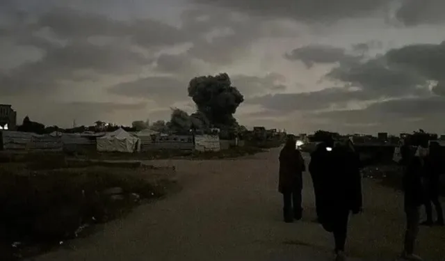 İsrail ordusu, Gazze'de bazı evleri hava saldırılarıyla hedef aldı