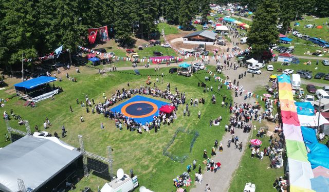 2 bin rakımlı festivalde horon coşkusu