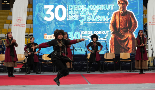 Bayburt’ta Dede Korkut coşkusu 11 ülkeden renkli gösteriler