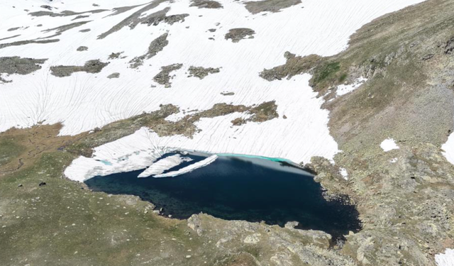 Gümüşhane'nin karlı zirveleri dronla görüntülendi