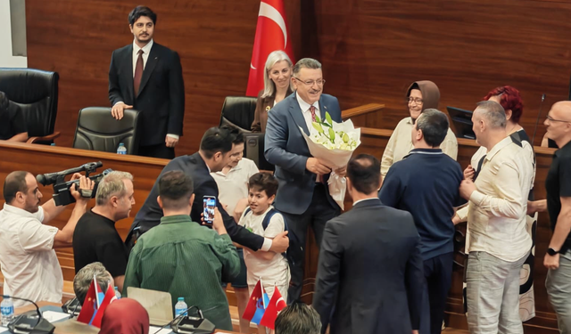 Trabzon’da mecliste Başkan Genç’e sürpriz