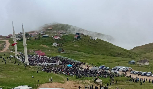 Gümüşhane'nin 1800 rakımlı yaylasında "Kadırga Otçu Şenliği" düzenlendi