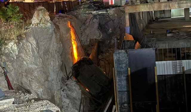 Kaza sonrası savrulan araç inşaat çukuruna uçtu