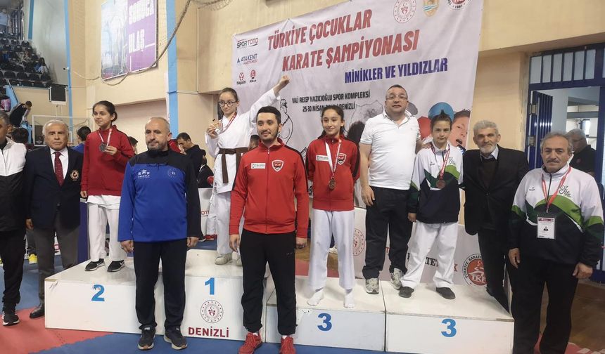 Oflu Tuğçenaz 2 yıl üst üste Türkiye üçüncüsü oldu