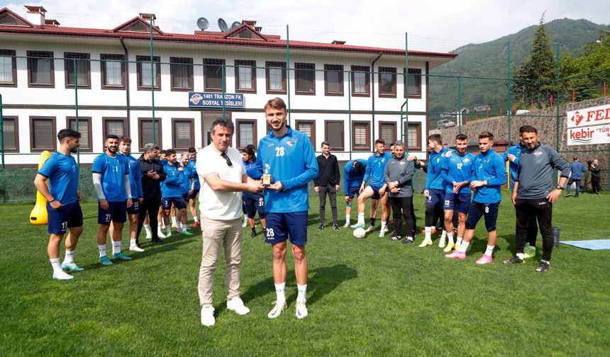 1461 Trabzon’dan Onur Akdeniz’e jest