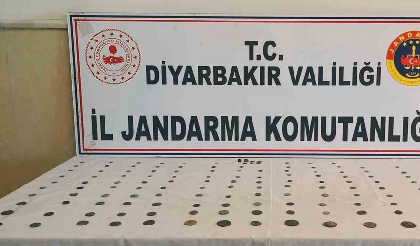 Diyarbakır’da 150 adet sikke ve obje satmaya çalışan 2 şüpheli yakalandı