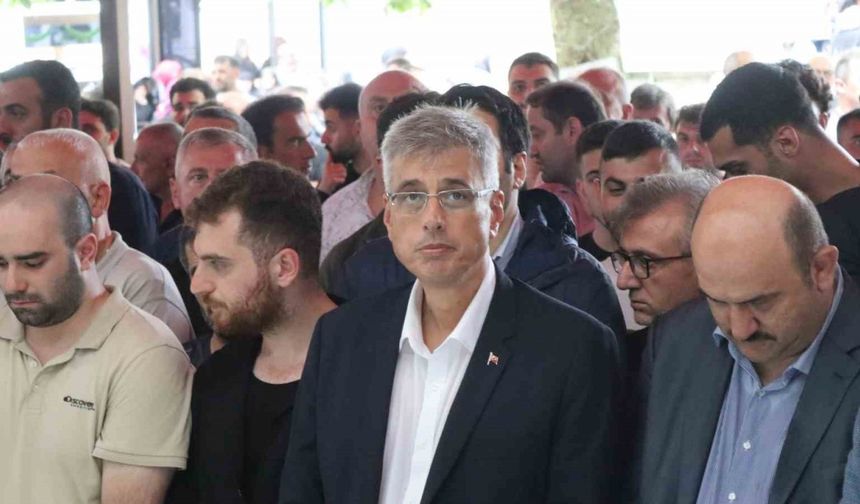 Bakan Memişoğlu Rize’de cenazeye katıldı