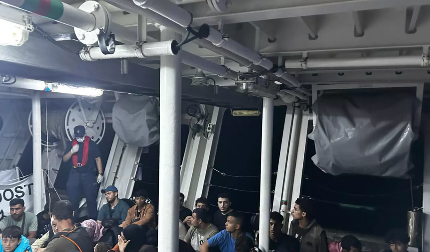 İzmir açıklarında 196 düzensiz göçmen yakalandı