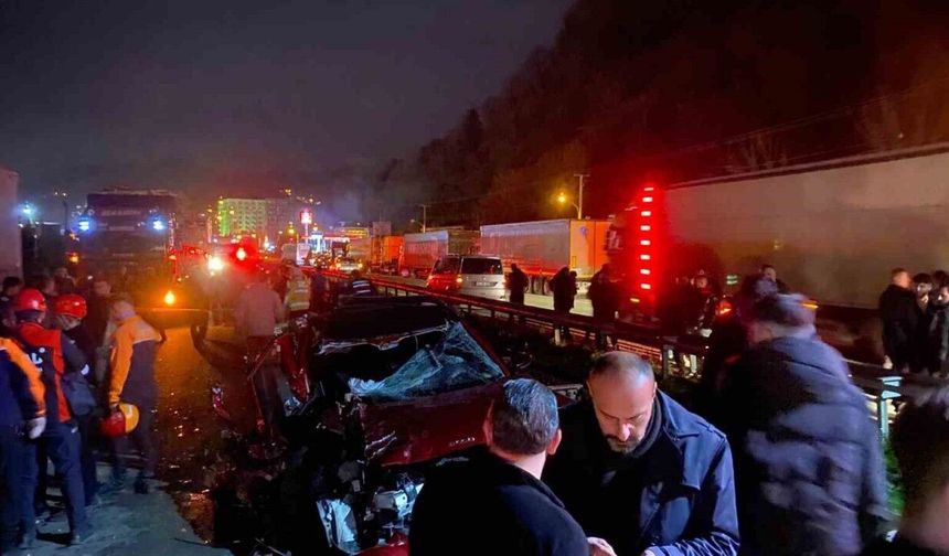 Artvin’de otomobil tıra çarptı: 1 ölü, 1 yaralı