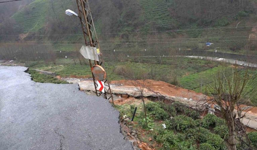 Rize’de yol çöktü, 4 köye ulaşım kapandı