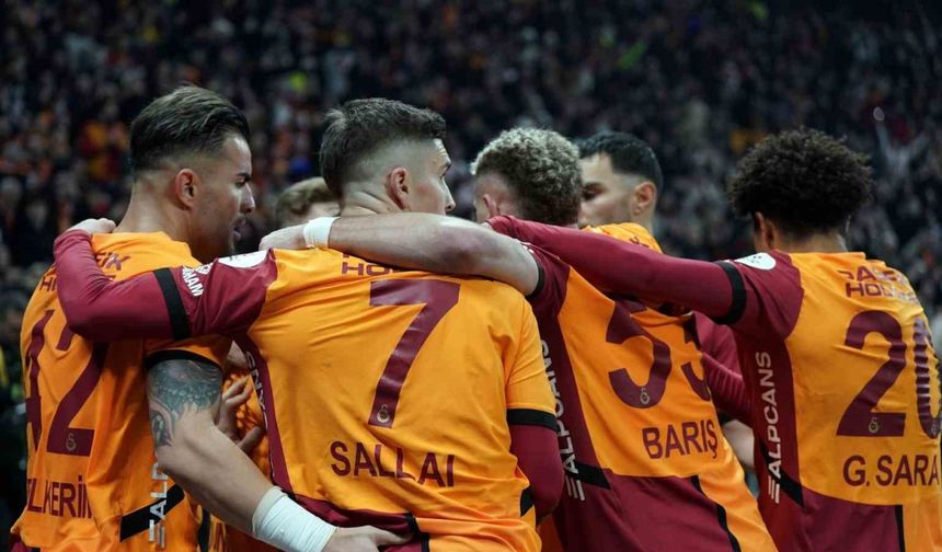 Trendyol Süper Lig: Galatasaray: 2 - Trabzonspor: 1 (İlk yarı)