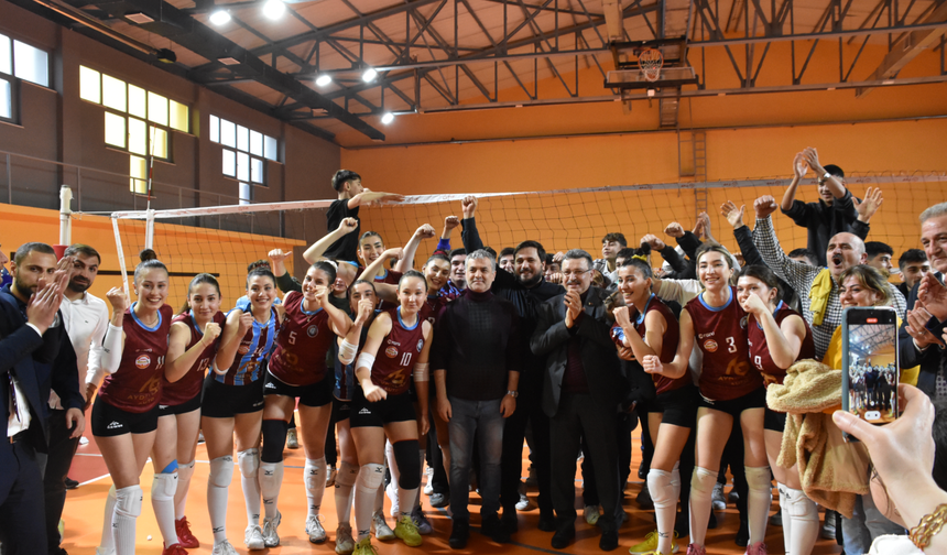 Bordo Mavi 61 Kadın Voleybol zorlanmadan kazandı