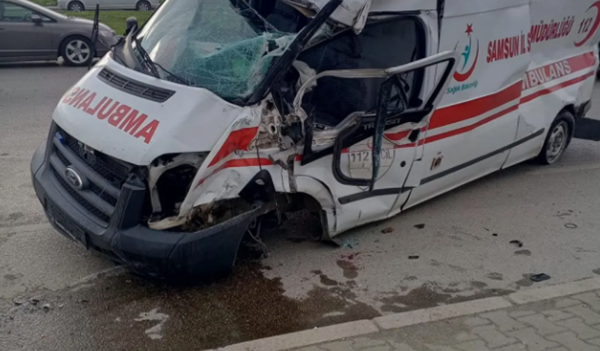 TIR ile ambulans çarpıştı! Bir kişi yaralandı