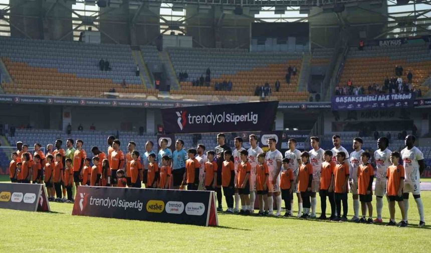 Trendyol Süper Lig: Başakşehir: 0 - Çaykur Rizespor: 0 (Maç devam ediyor)