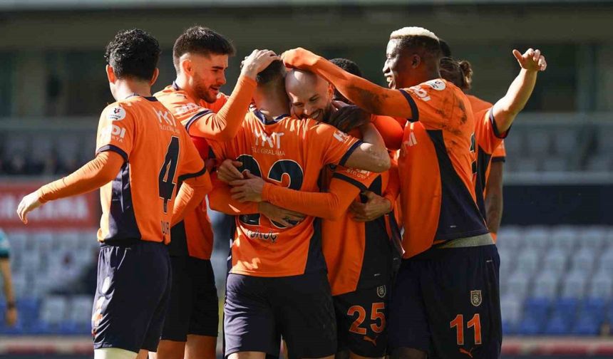 Trendyol Süper Lig: Başakşehir: 1 - Çaykur Rizespor: 0 (İlk yarı)