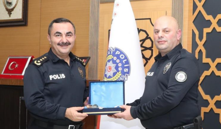 Samsun'da denize atlayan kadını kurtaran polislere ödül