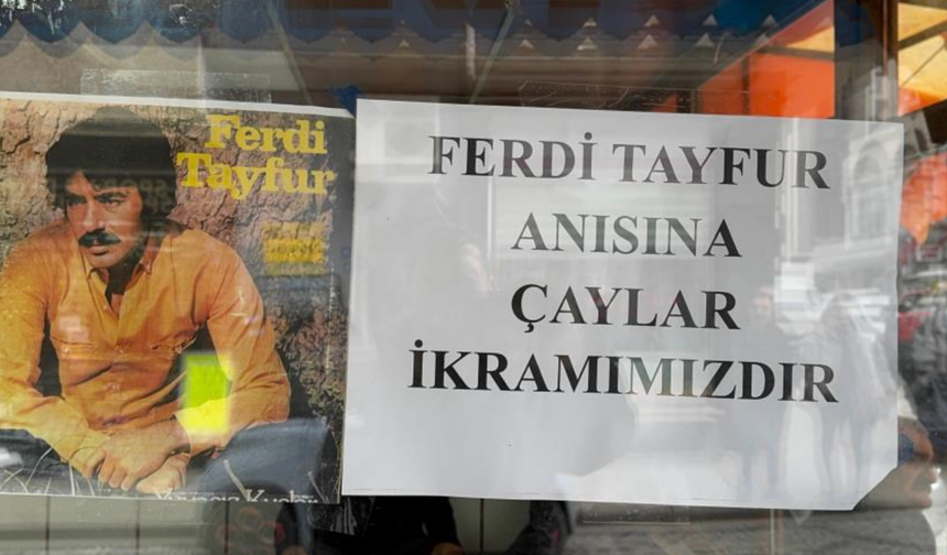 Ferdi Tayfur hayranı muhtar herkese ücretsiz Rize çayı dağıttı