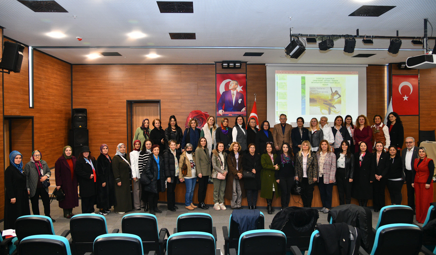 Ortahisar Belediyesi’nde ‘Eşitlik Bağlamında Yerel Yönetimler ve Kadın Hakları’ paneli düzenlendi