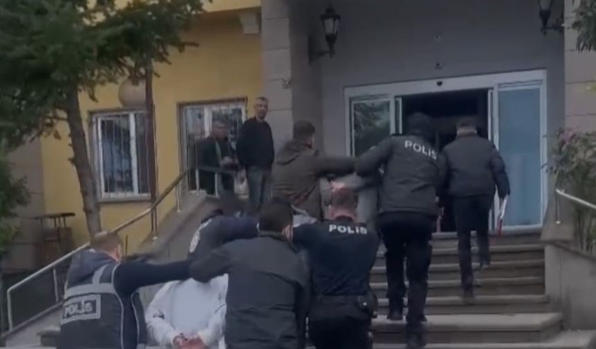 Artvin’in Hopa ilçesinde marketi kurşunlayan 3 kişi Sivas’ta yakalandı