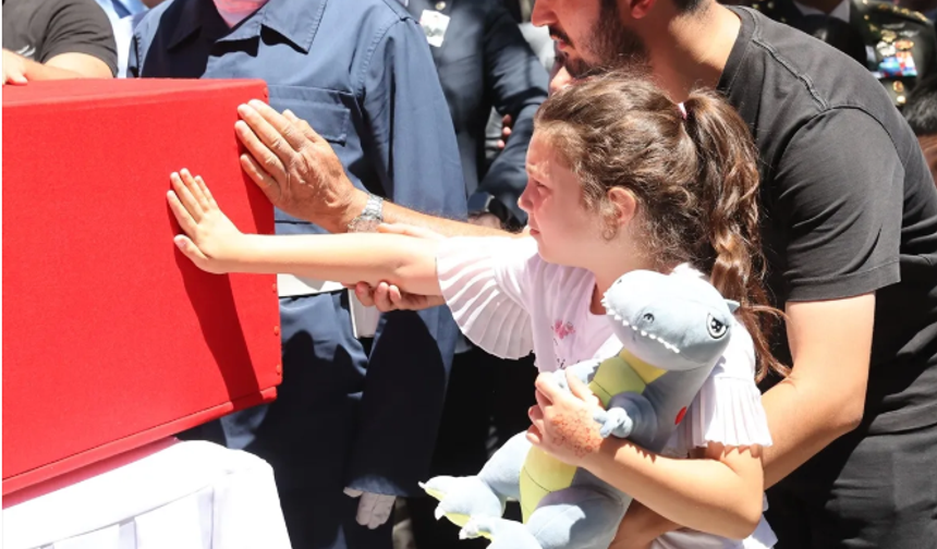 Şehit  Ümit Üzüm'ün kızından babasına veda