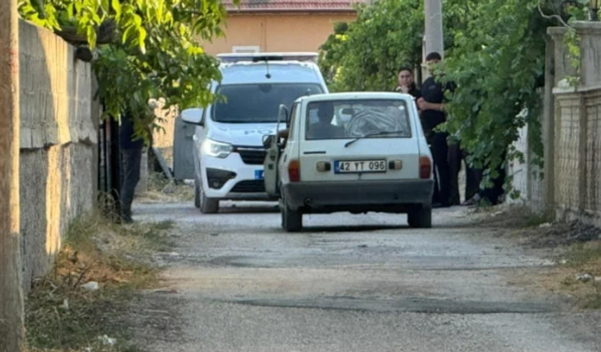 Konya'da sokak ortasında düzenlenen silahlı saldırı sonucu 2 kişi hayatını kaybetti.
