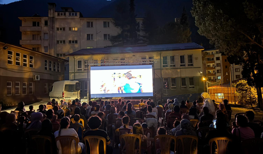 “Öğretmen” filmi çekildiği topraklarda büyük ilgi gördü