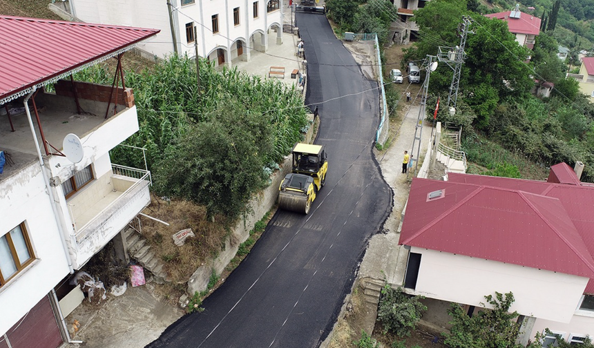 Akçaabat'ta yol çalışmaları devam ediyor