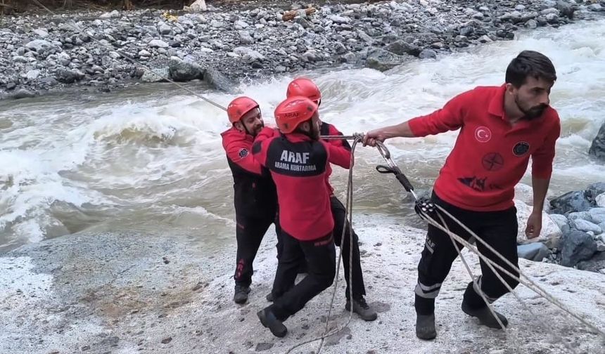 Rize'de kadın 3 gün mahsur kaldı, ARAF ekipleri kurtardı