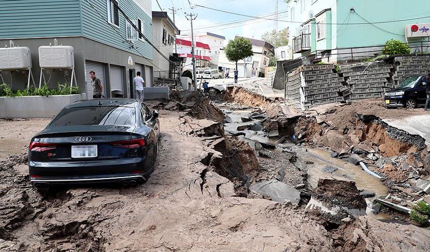 6,7 büyüklüğünde deprem: Tsunami uyarısı yapıldı!